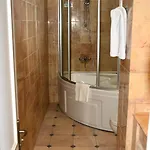 باي كاراسلان إن