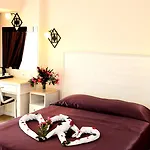 باي كاراسلان إن 4*
