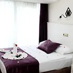By Karaaslan Hotel Kuşadası
