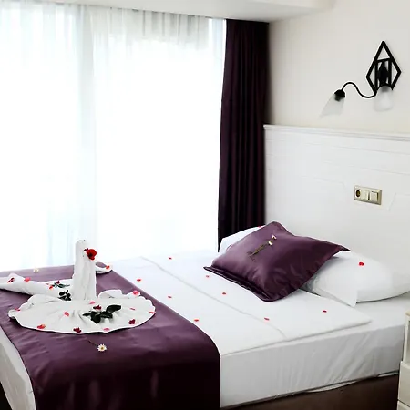 By Karaaslan Отель Кушадасы